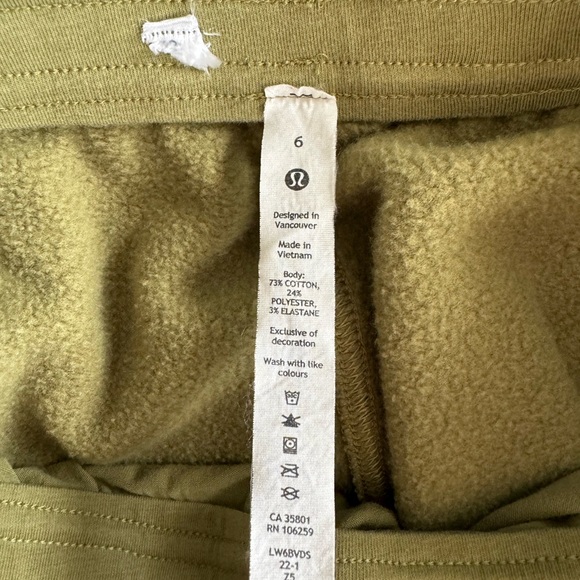 Lululemon Green Capris Pants - Picture 2 of 4